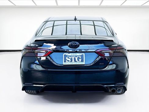 Used 2019 Toyota Camry SE FWD image 5