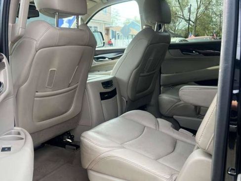 Used 2016 Cadillac Escalade ESV Luxury image 17