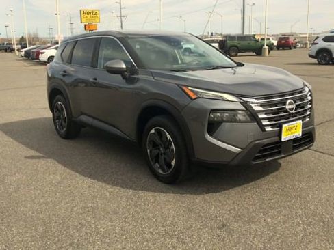 Used 2025 Nissan Rogue SV image 2