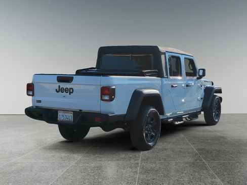 Used 2023 Jeep Gladiator Sport image 5