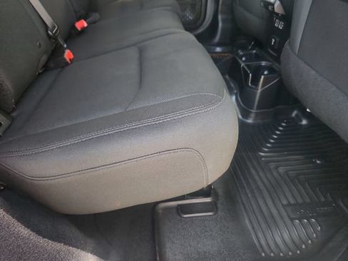 Used 2018 Jeep Wrangler Unlimited Sahara w/ Cold Weather Group AWD/4WD image 28
