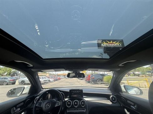 Used 2018 Mercedes-Benz GLC 300 4MATIC image 23