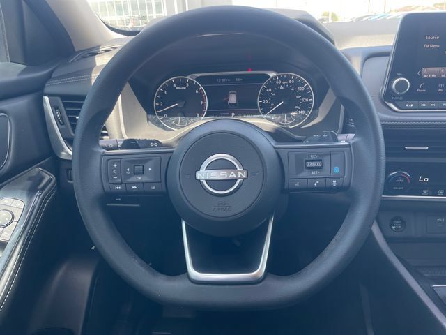 Used 2024 Nissan Rogue SV FWD image 11