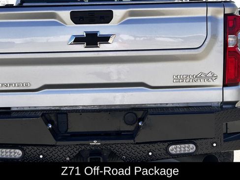Used 2023 Chevrolet Silverado 2500 High Country w/ Z71 Off-Road Package image 9