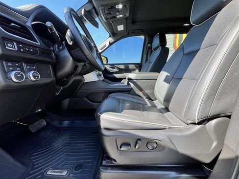 Used 2023 GMC Yukon XL SLT AWD/4WD image 18