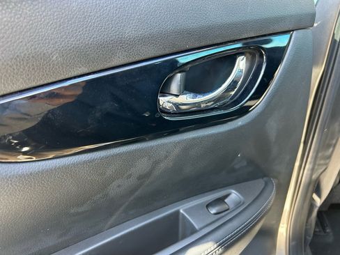 Used 2017 Nissan Rogue Sport SL w/ SL Premium Package image 26