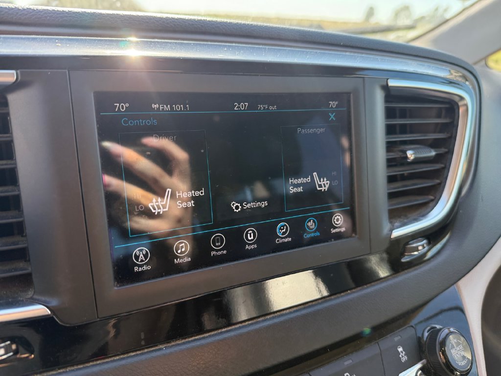 Used 2018 Chrysler Pacifica Touring-L FWD image 29