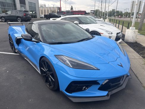 Used 2023 Chevrolet Corvette Stingray Premium Conv w/ Z51 Performance Package RWD image 4