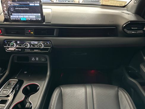 Used 2025 Honda Pilot Black Edition image 30