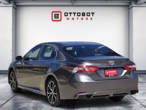 Used 2018 Toyota Camry SE FWD image 3