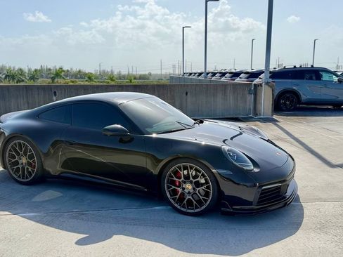 Used 2020 Porsche 911 Carrera 4S AWD/4WD image 2