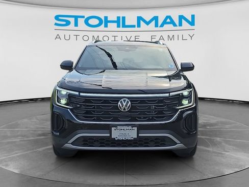 Certified 2024 Volkswagen Atlas Cross Sport SE AWD/4WD image 2