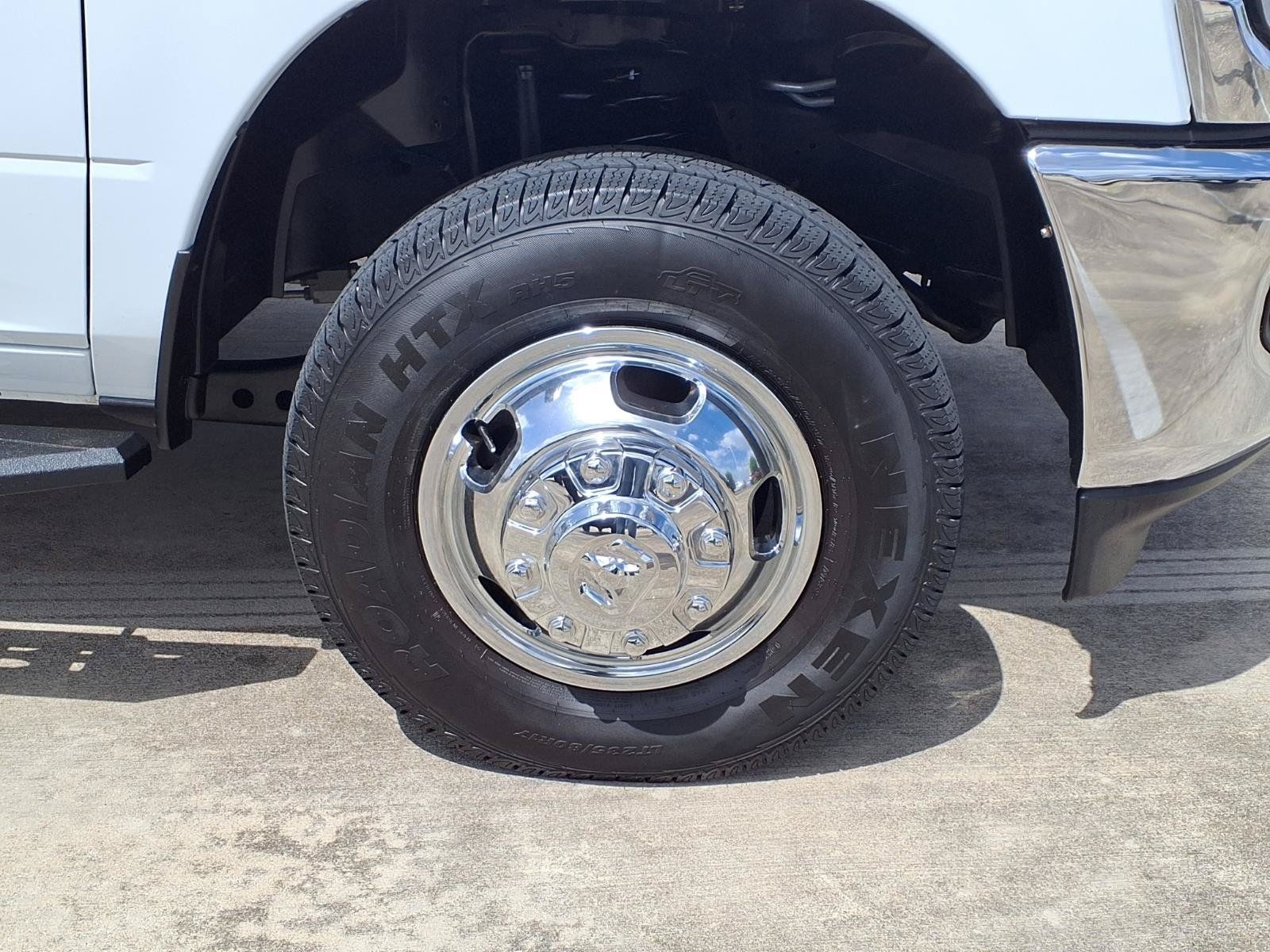 Used 2024 RAM 3500 Tradesman w/ Chrome Appearance Group AWD/4WD image 7
