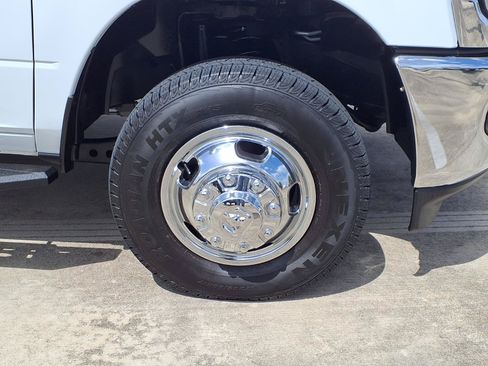 Used 2024 RAM 3500 Tradesman w/ Chrome Appearance Group AWD/4WD image 7