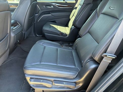 Used 2024 Cadillac Escalade Luxury image 8