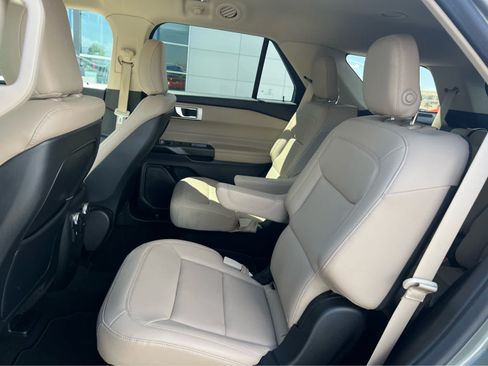 Used 2020 Ford Explorer XLT w/ Equipment Group 202A AWD/4WD image 26