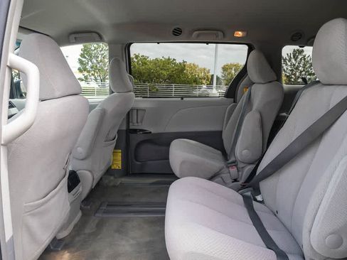 Used 2012 Toyota Sienna LE FWD image 18