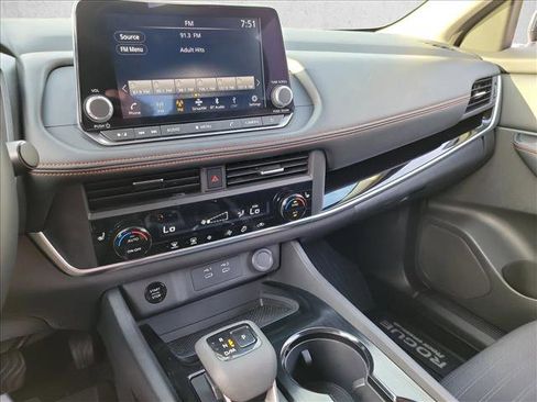 Used 2025 Nissan Rogue SV AWD/4WD image 21
