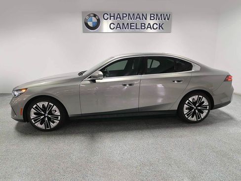 Used 2026 BMW i5 eDrive40 w/ Premium Package RWD image 3