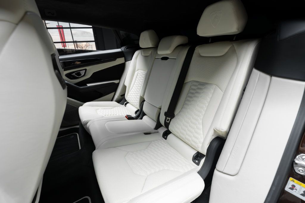 Used 2022 Lamborghini Urus AWD/4WD image 42