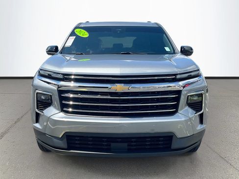 Used 2024 Chevrolet Traverse LT FWD image 2