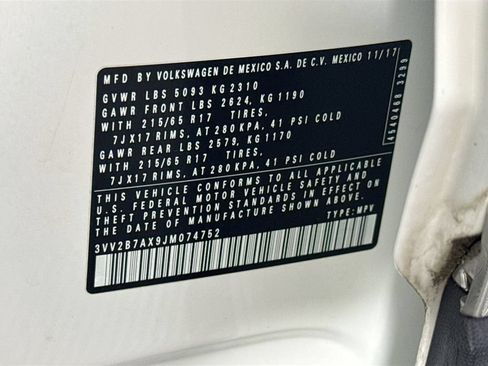 Used 2018 Volkswagen Tiguan SE AWD/4WD image 30