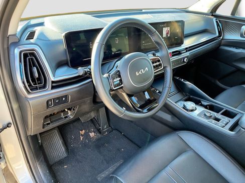 Certified 2025 Kia Sorento EX image 8