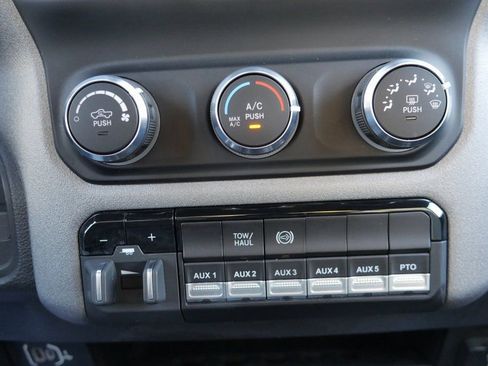 Used 2024 RAM 5500 Tradesman w/ Chrome Appearance Group AWD/4WD image 18