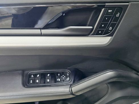 Used 2024 Porsche Cayenne Coupe image 24