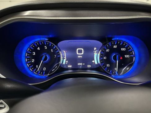 Used 2025 Chrysler Pacifica Select FWD image 12