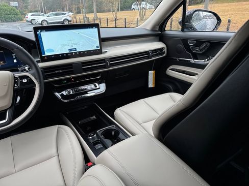 New 2026 Lincoln Corsair Premiere image 23