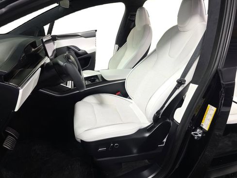 Used 2022 Tesla Model X Plaid image 9