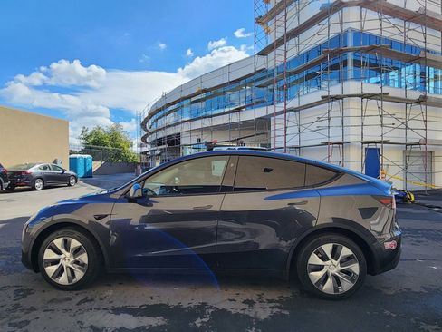 Used 2024 Tesla Model Y Long Range image 29