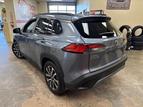 Used 2023 Toyota Corolla Cross XLE w/ Convenience Package image 9
