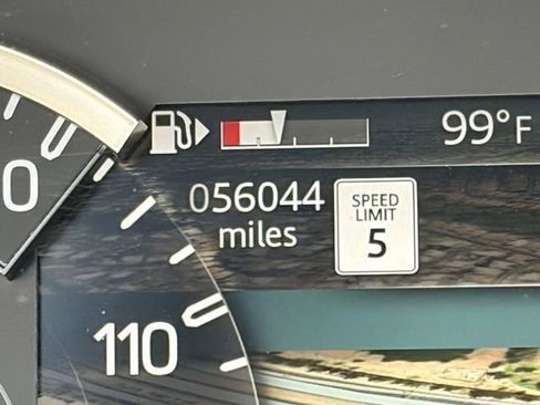 Used 2023 Land Rover Defender 110 X-Dynamic SE AWD/4WD image 12