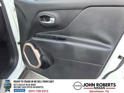 Used 2016 Jeep Renegade Limited image 18