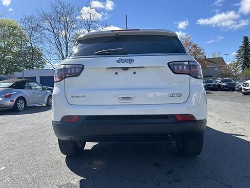 Used 2018 Jeep Compass Latitude w/ Popular Equipment Group AWD/4WD image 5