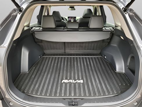Used 2023 Toyota RAV4 XLE Premium image 34
