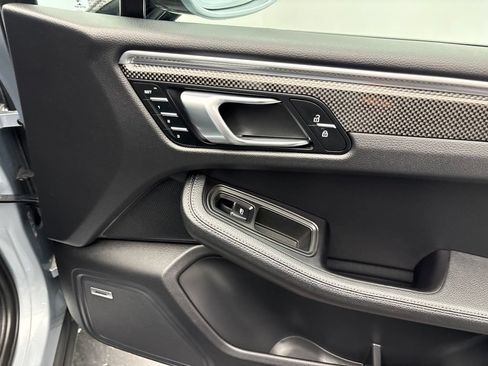 Certified 2023 Porsche Macan AWD/4WD image 24