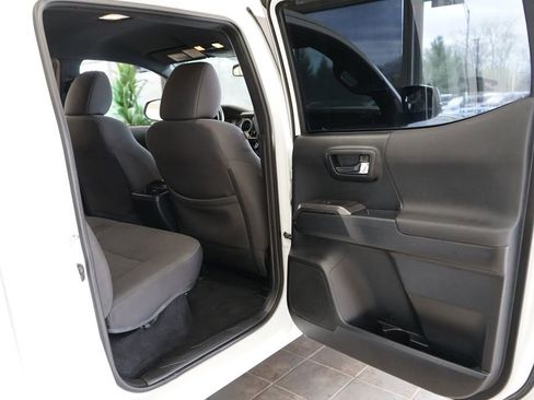 Used 2018 Toyota Tacoma TRD Sport w/ Technology Package image 40