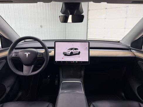 Used 2024 Tesla Model Y Long Range AWD/4WD image 13