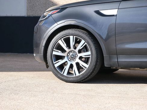 Used 2019 Land Rover Discovery HSE image 9