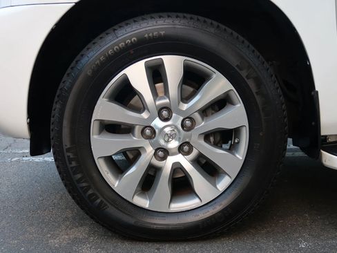 Used 2014 Toyota Sequoia Limited AWD/4WD image 26