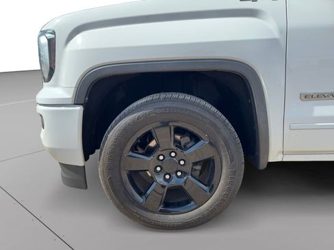 Used 2018 GMC Sierra 1500 SLE w/ SLE Value Package AWD/4WD image 9