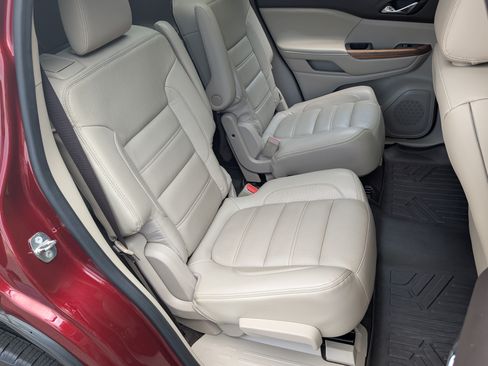 Used 2017 GMC Acadia Denali w/ Technology Package FWD image 22