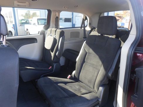 Used 2019 Dodge Grand Caravan SE image 11