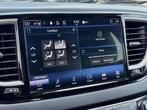 Used 2023 Chrysler Pacifica Touring-L FWD image 14