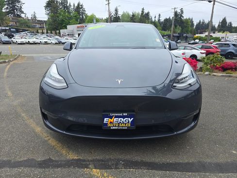 Used 2021 Tesla Model Y Long Range AWD/4WD image 2