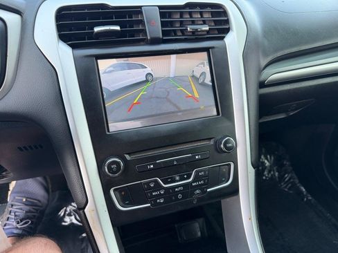 Used 2016 Ford Fusion SE FWD image 29