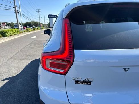 Certified 2025 Volvo XC40 B5 Plus AWD/4WD image 10